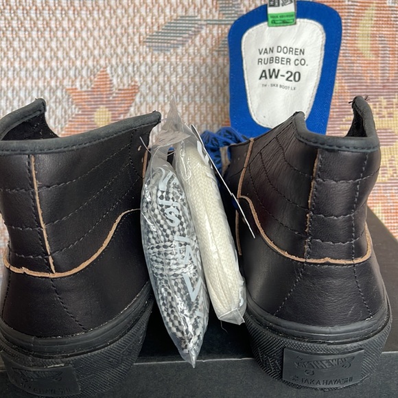 Vans WMNS Th Sk8-Boot Lx
(Leather) Black
VN0A4UWQL3A
Sneakers G - Picture 14 of 16